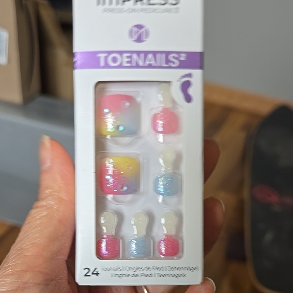 KISS and imPRESS Nail Sets - Festive Designs - Picture 4 of 5